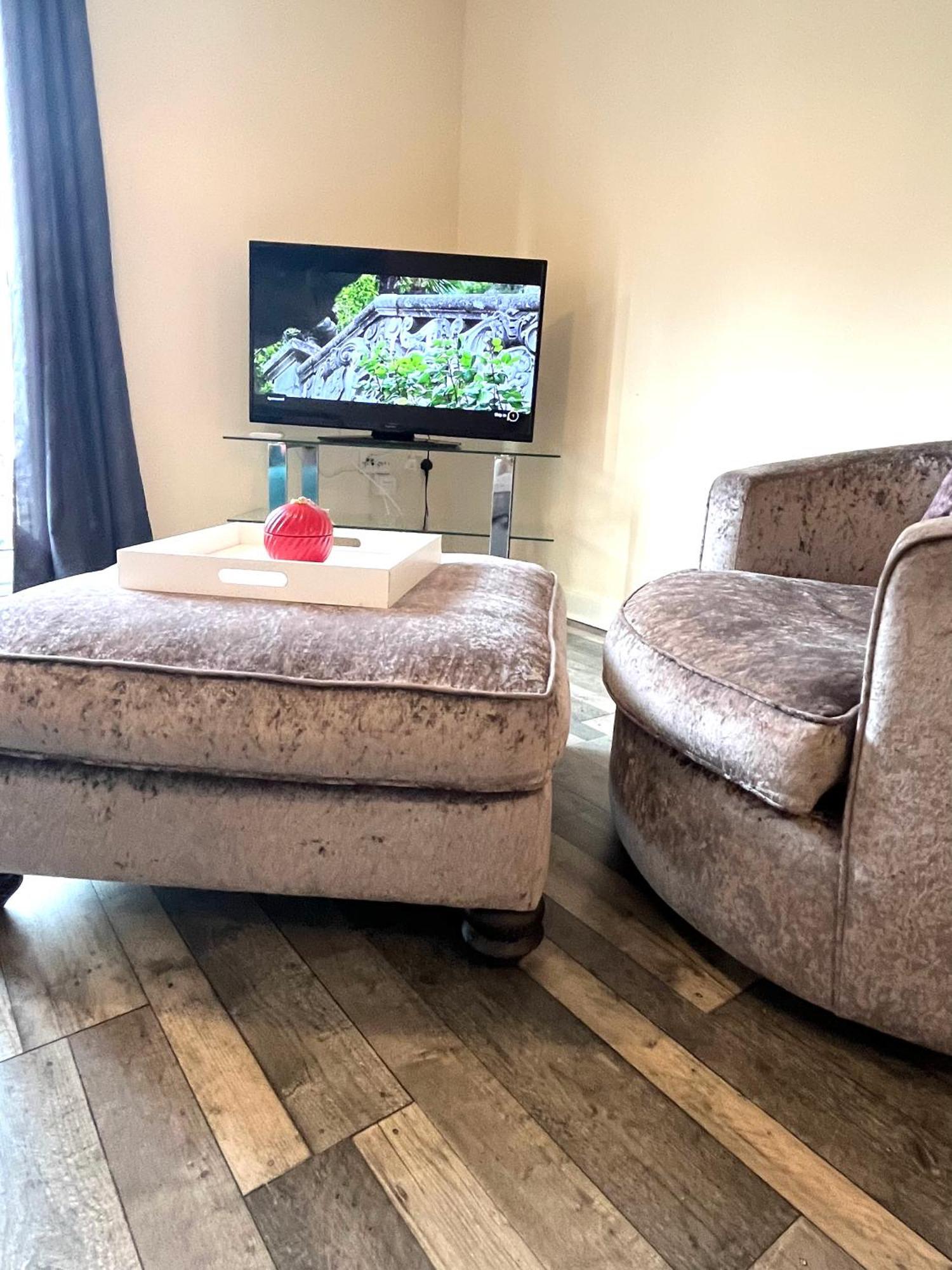 Spacious Two Bedrooms Apartment For Business And Holiday Portsmouth Exteriér fotografie