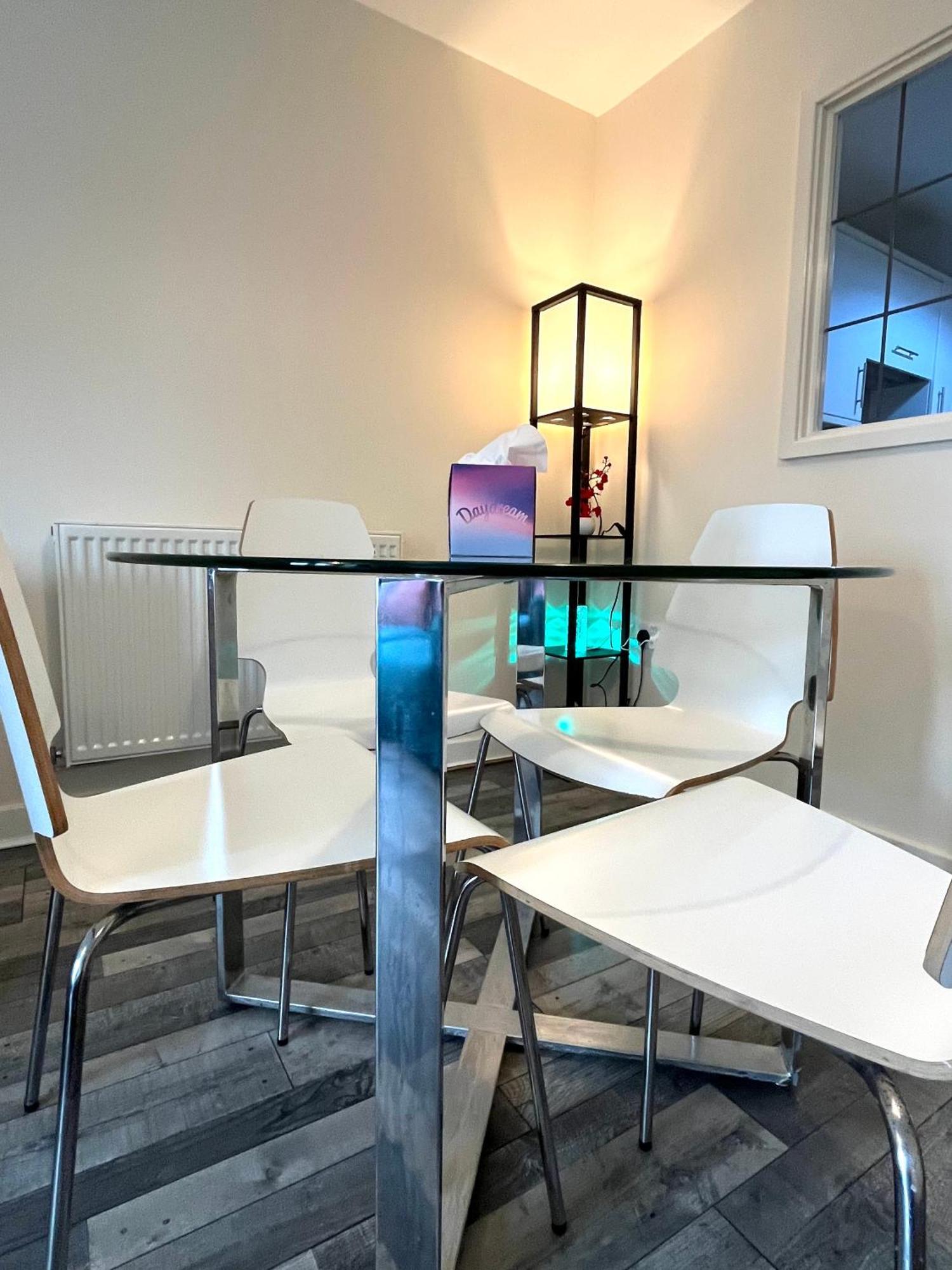 Spacious Two Bedrooms Apartment For Business And Holiday Portsmouth Exteriér fotografie
